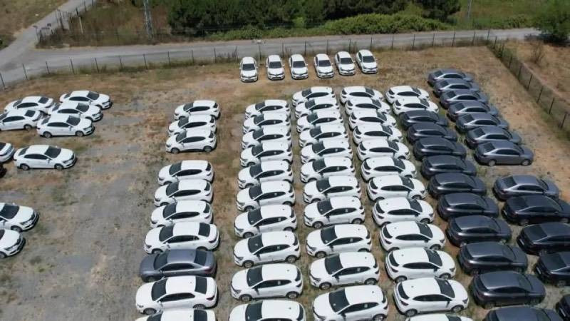 Sıfır araç krizi devam ederken stoklanan araçlar havadan görüntülendi - Resim: 3